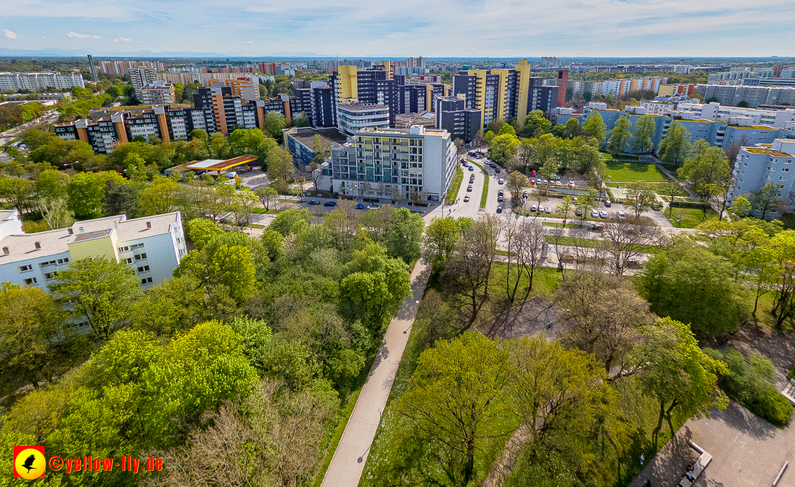 04.05.2023 - Luftbilder vom Marx-Zentrum uns seiner Umgebung in Neuperlach
